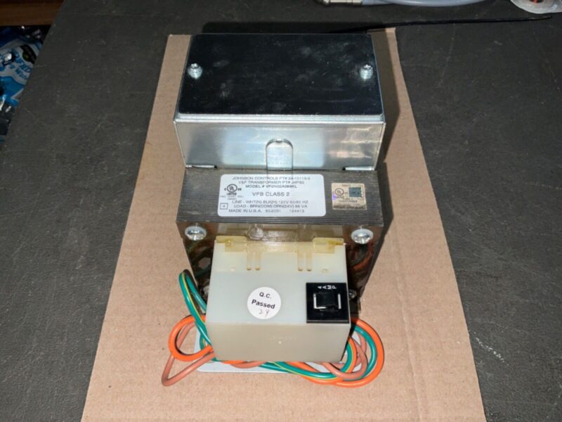 JOHNSON CONTROLS 24-10113-3 96VA 120 24 TRANSFORMER RECEPTACLE BREAKER CLASS 2