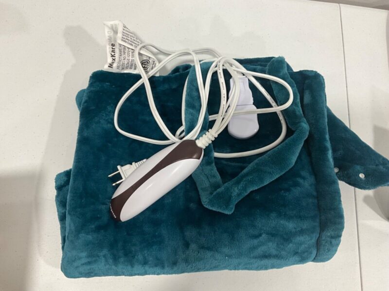 MaxKare Home Comfort Large Heating Wrap for Shoulder & Back Open Box - Image 2