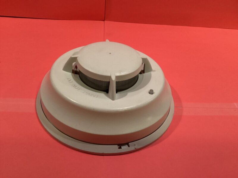DSC 2 WIRE SMOKE DETECTOR MODEL FSA-210BRT