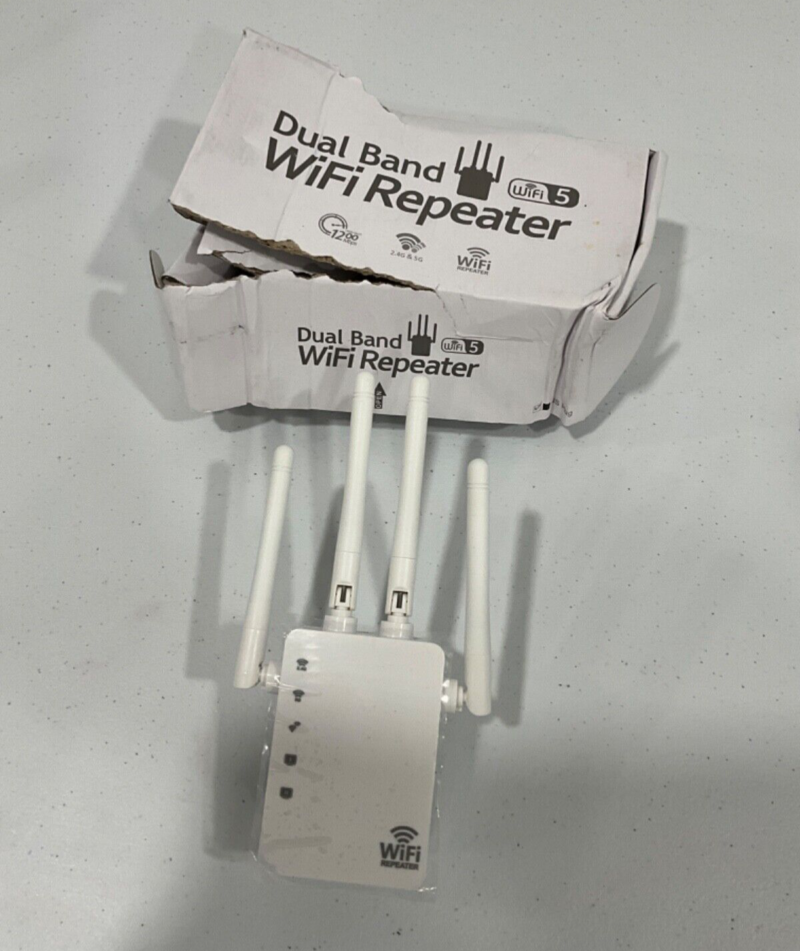 Dual Band WiFi 5 Repeater 2.4G and 5G Open Box
