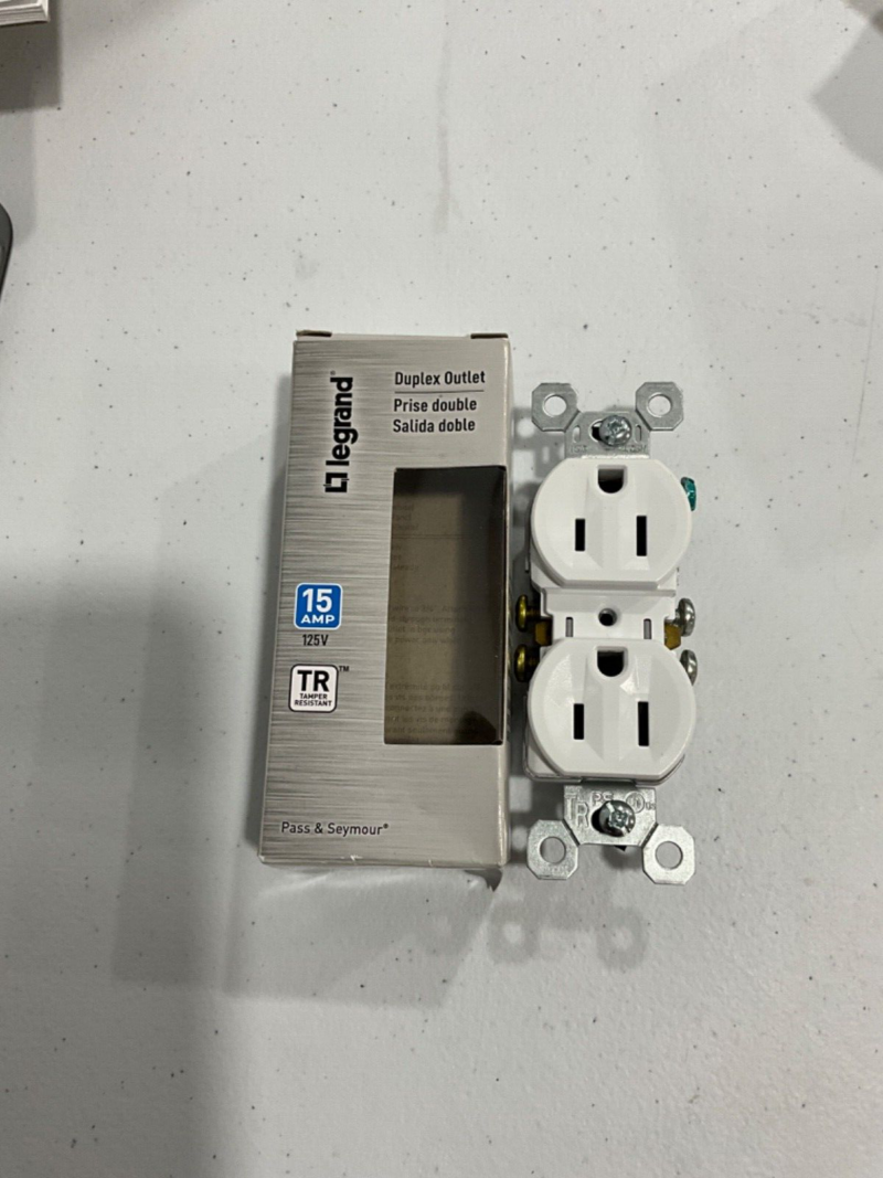 Pass and Seymour Legrand Duplex Outlet 3232TR-WCC14